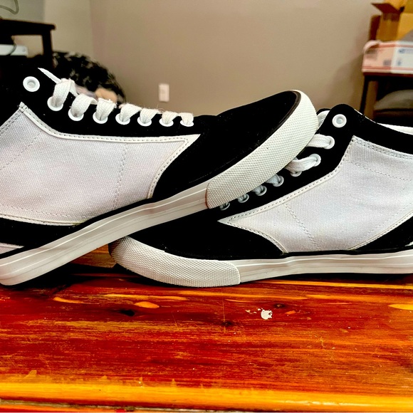 Hurley size 8 shoe - Picture 3 of 5